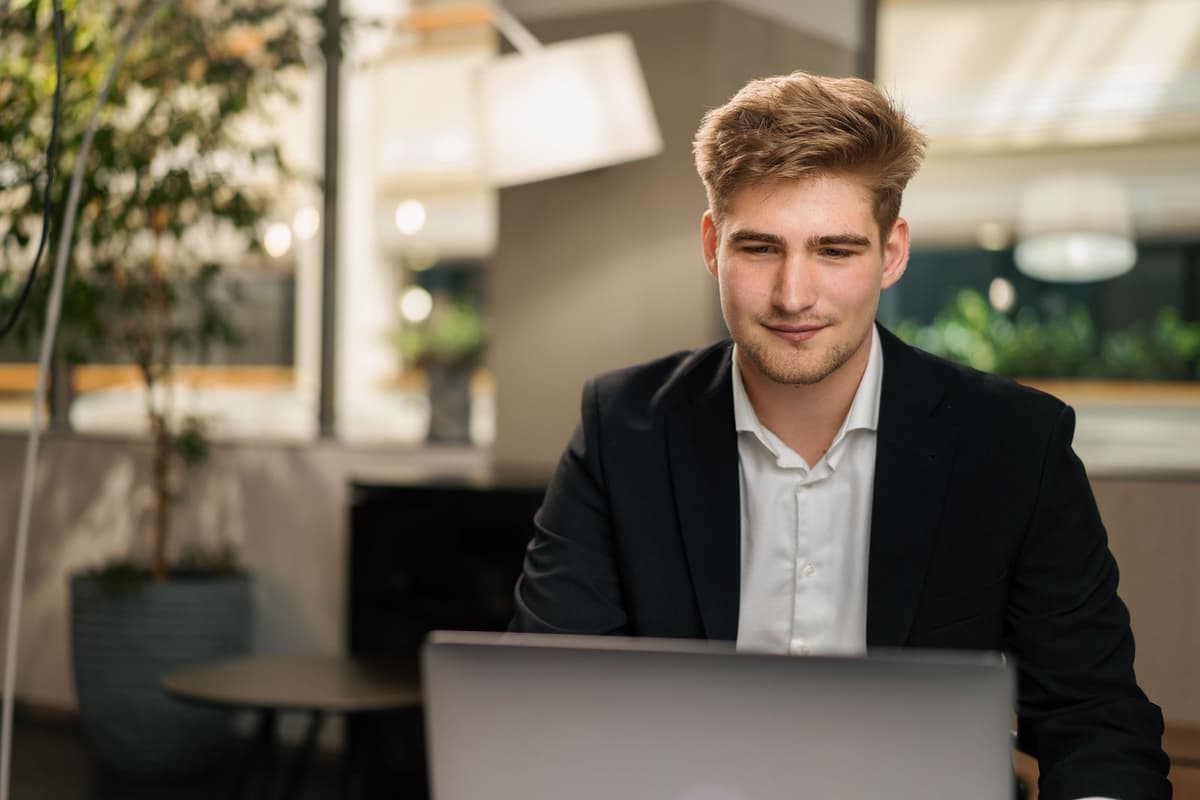 694931c6d640b837a8048df5 AdobeStock 512529879-min-p-1600